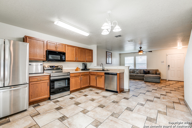 Listing photo id 8 for 902 Absolon Farm