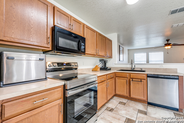 Listing photo id 9 for 902 Absolon Farm