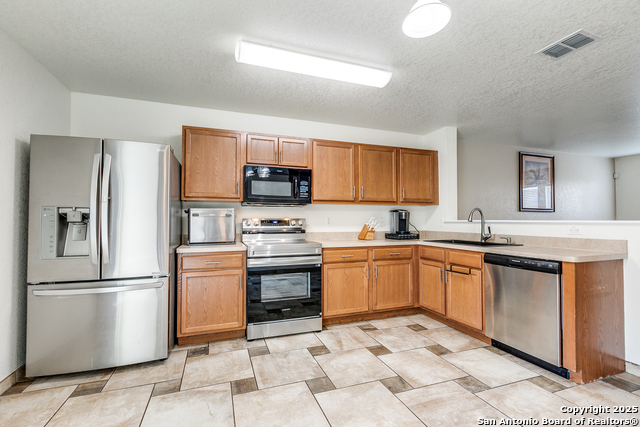 Listing photo id 10 for 902 Absolon Farm