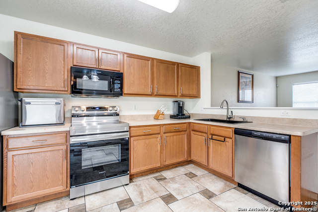 Listing photo id 11 for 902 Absolon Farm