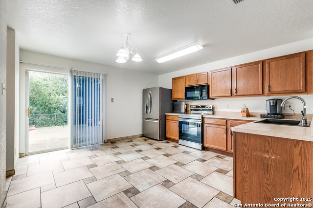 Listing photo id 13 for 902 Absolon Farm
