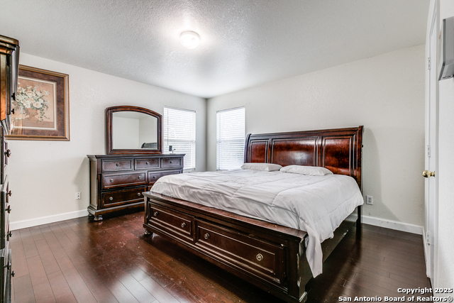 Listing photo id 15 for 902 Absolon Farm