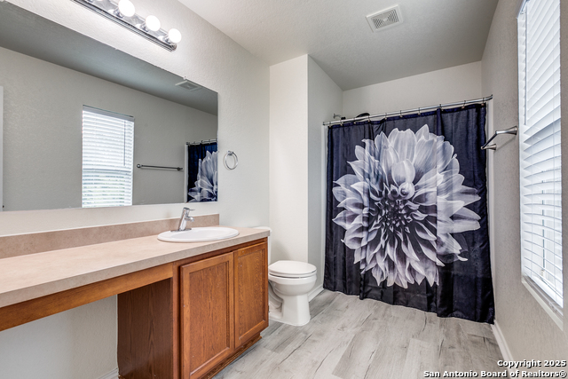 Listing photo id 18 for 902 Absolon Farm