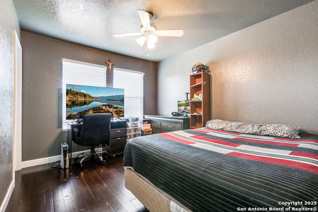 Listing photo id 19 for 902 Absolon Farm