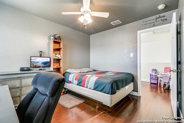 Listing photo id 20 for 902 Absolon Farm
