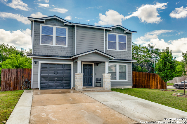 Listing photo id 1 for 902 Absolon Farm