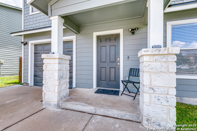 Listing photo id 2 for 902 Absolon Farm