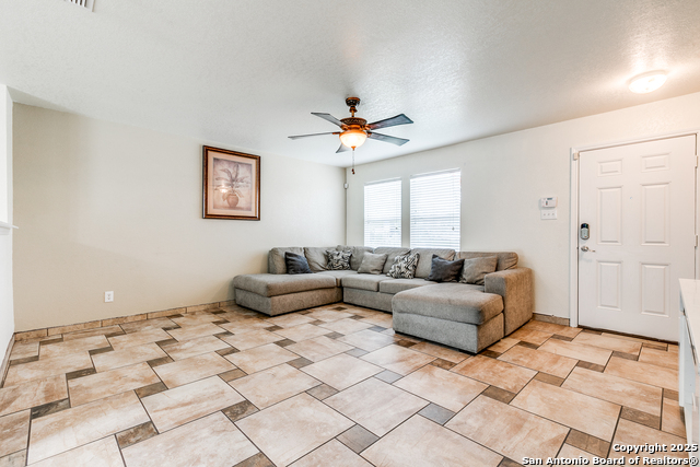 Listing photo id 4 for 902 Absolon Farm