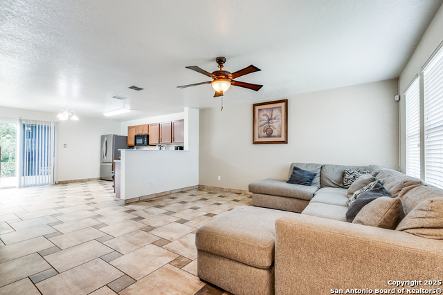 Listing photo id 5 for 902 Absolon Farm