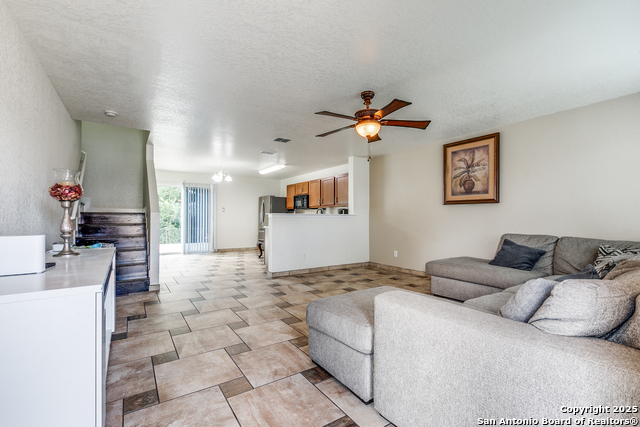 Listing photo id 6 for 902 Absolon Farm