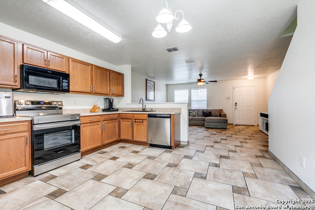 Listing photo id 7 for 902 Absolon Farm