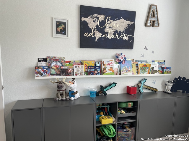 Listing photo id 9 for 31762 Nimbus Dr