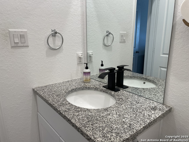 Listing photo id 15 for 31762 Nimbus Dr