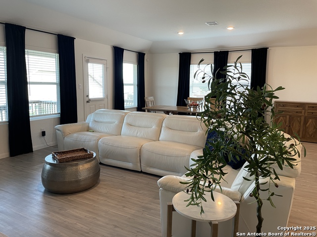 Listing photo id 25 for 31762 Nimbus Dr