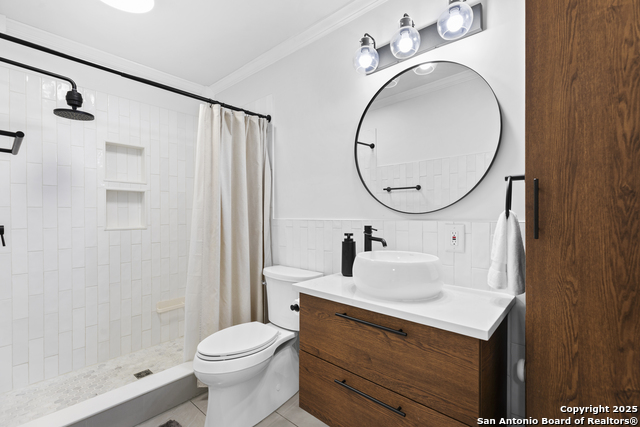 Listing photo id 17 for 13423 Forum  