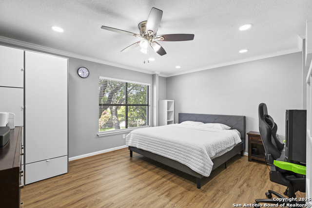 Listing photo id 18 for 13423 Forum  
