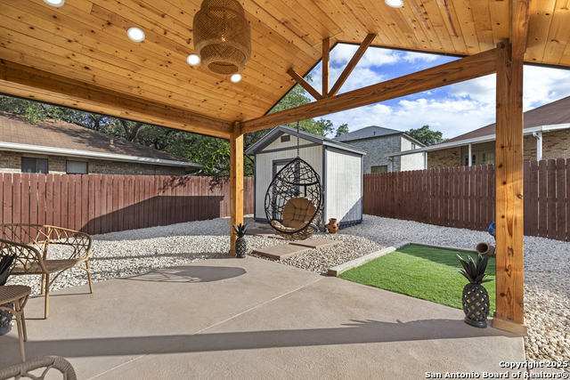 Listing photo id 20 for 13423 Forum  