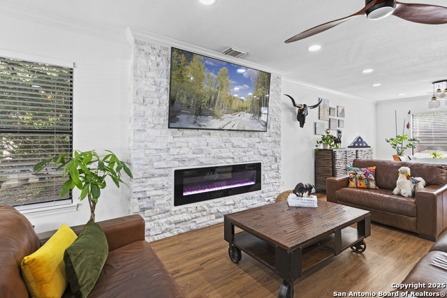 Listing photo id 2 for 13423 Forum  