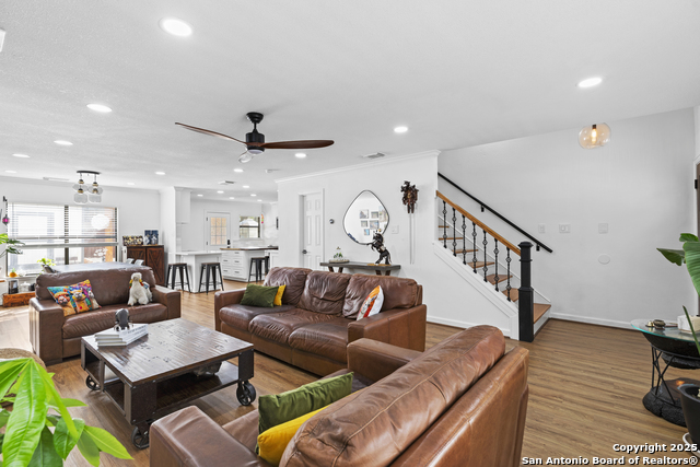 Listing photo id 3 for 13423 Forum  