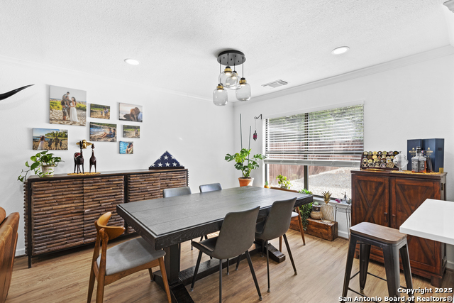 Listing photo id 5 for 13423 Forum  