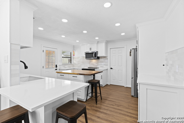 Listing photo id 6 for 13423 Forum  