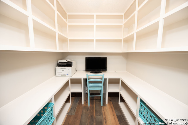 Listing photo id 10 for 472 County Road 444