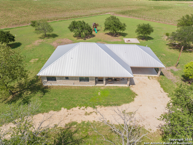 Listing photo id 18 for 472 County Road 444