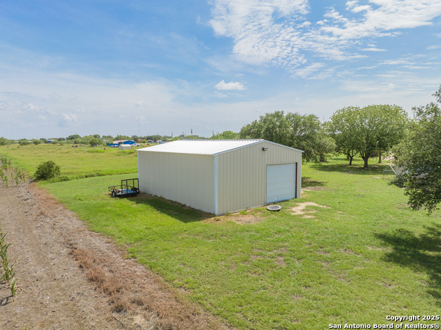 Listing photo id 19 for 472 County Road 444