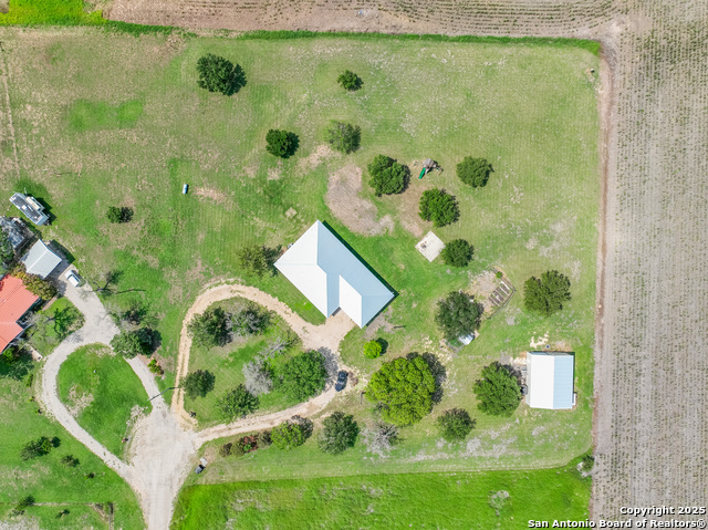 Listing photo id 22 for 472 County Road 444