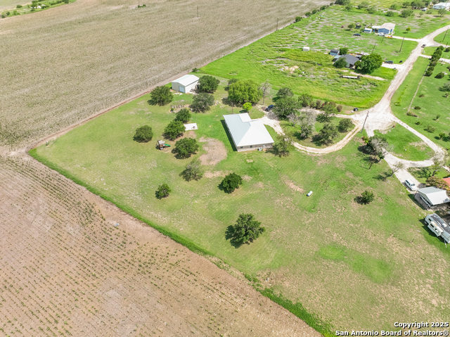 Listing photo id 26 for 472 County Road 444