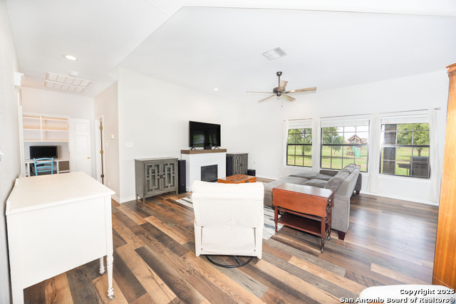 Listing photo id 1 for 472 County Road 444