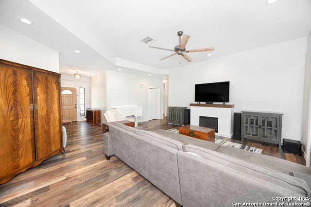 Listing photo id 2 for 472 County Road 444