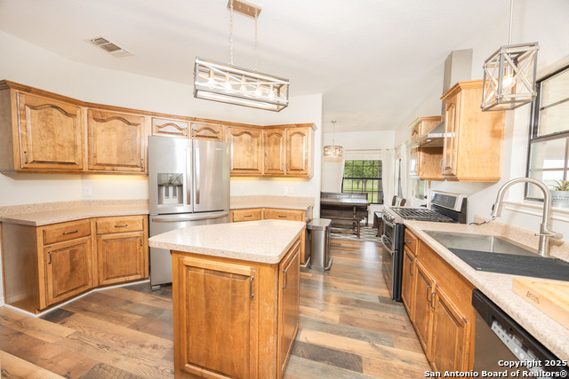 Listing photo id 4 for 472 County Road 444