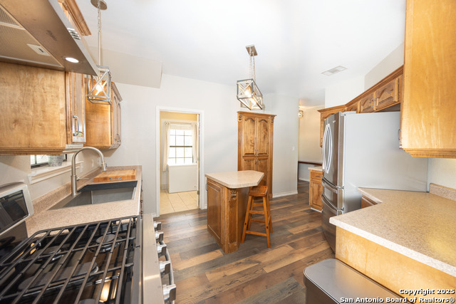 Listing photo id 5 for 472 County Road 444