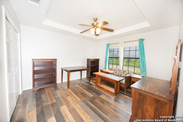 Listing photo id 7 for 472 County Road 444