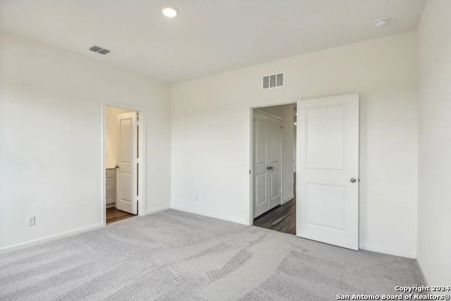 Listing photo id 1 for 5215 Thistle Place