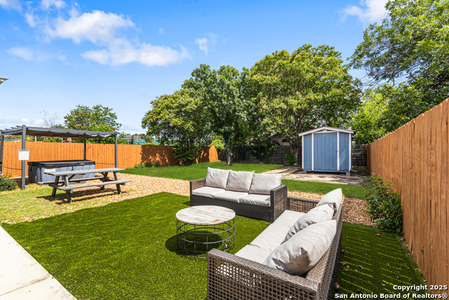 Listing photo id 16 for 403 Givens