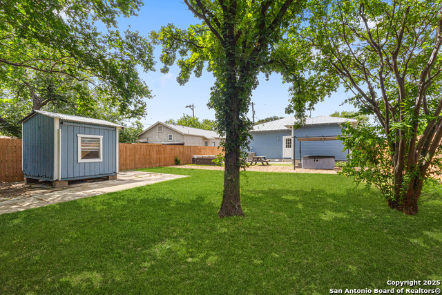 Listing photo id 17 for 403 Givens
