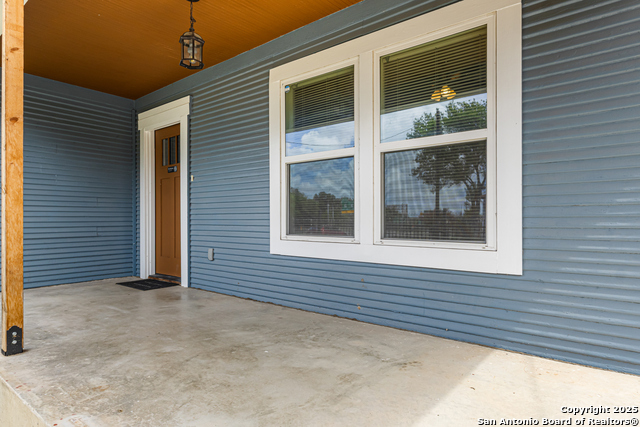 Listing photo id 1 for 403 Givens
