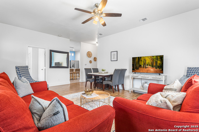 Listing photo id 3 for 403 Givens