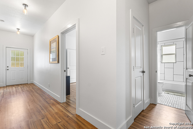 Listing photo id 7 for 403 Givens