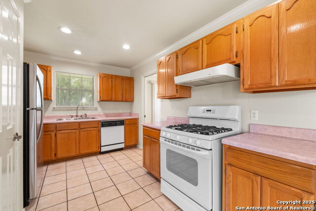 Listing photo id 8 for 7502 Linkmeadow St