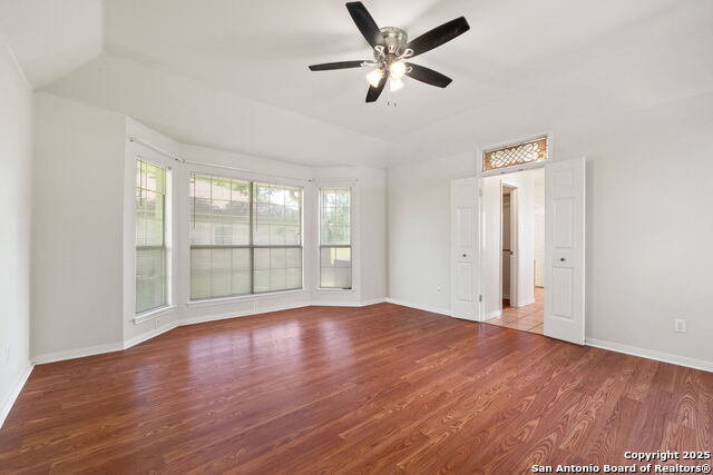 Listing photo id 9 for 7502 Linkmeadow St