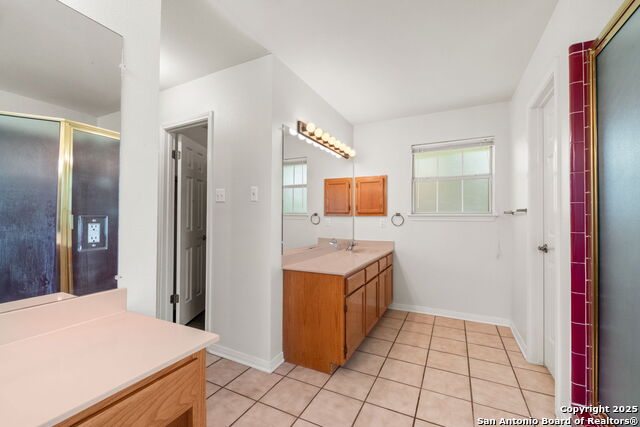Listing photo id 12 for 7502 Linkmeadow St