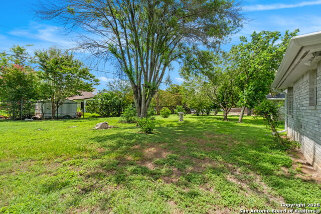 Listing photo id 22 for 7502 Linkmeadow St