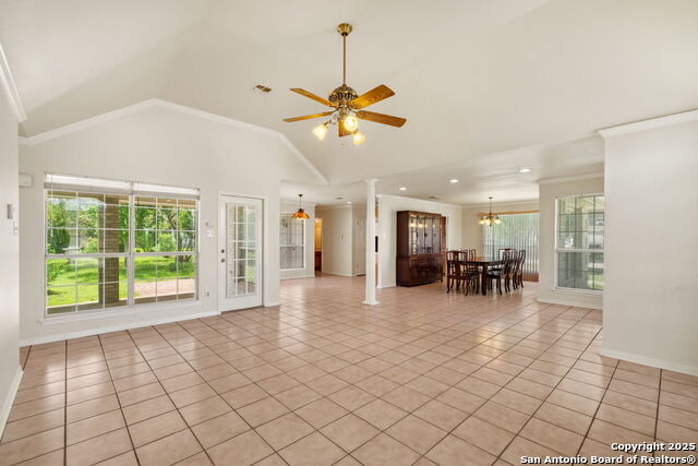 Listing photo id 3 for 7502 Linkmeadow St