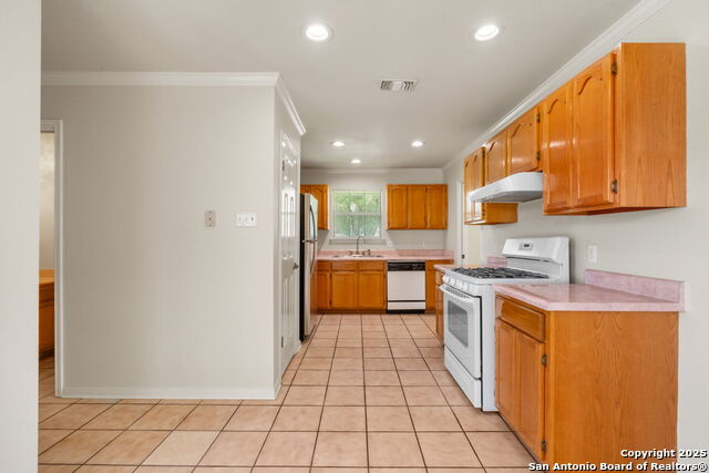 Listing photo id 7 for 7502 Linkmeadow St