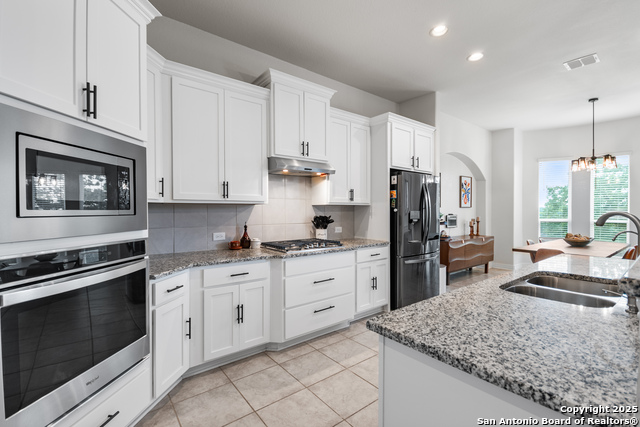 Listing photo id 11 for 7710 Hays Hill