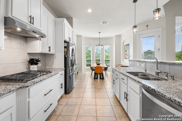 Listing photo id 13 for 7710 Hays Hill