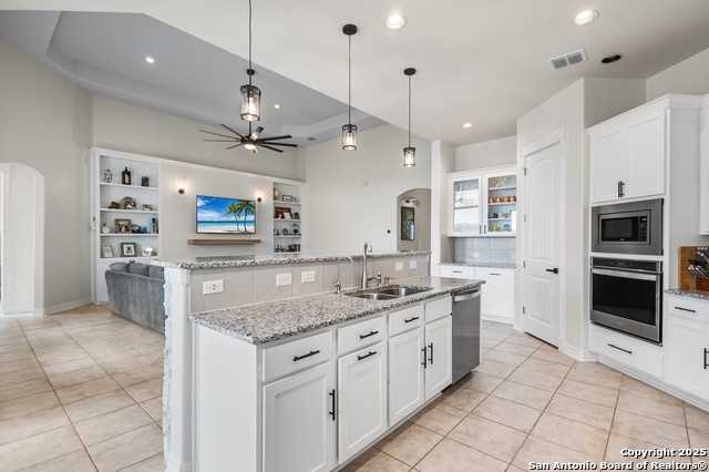 Listing photo id 17 for 7710 Hays Hill